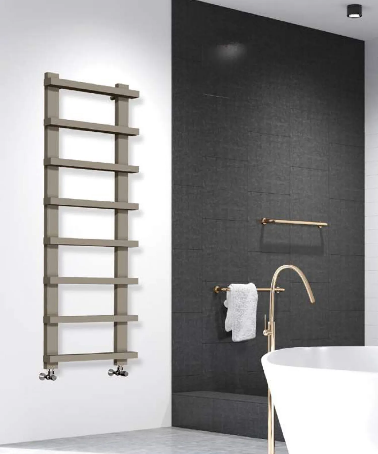 Rico radijator sušač na zidu pogled 1