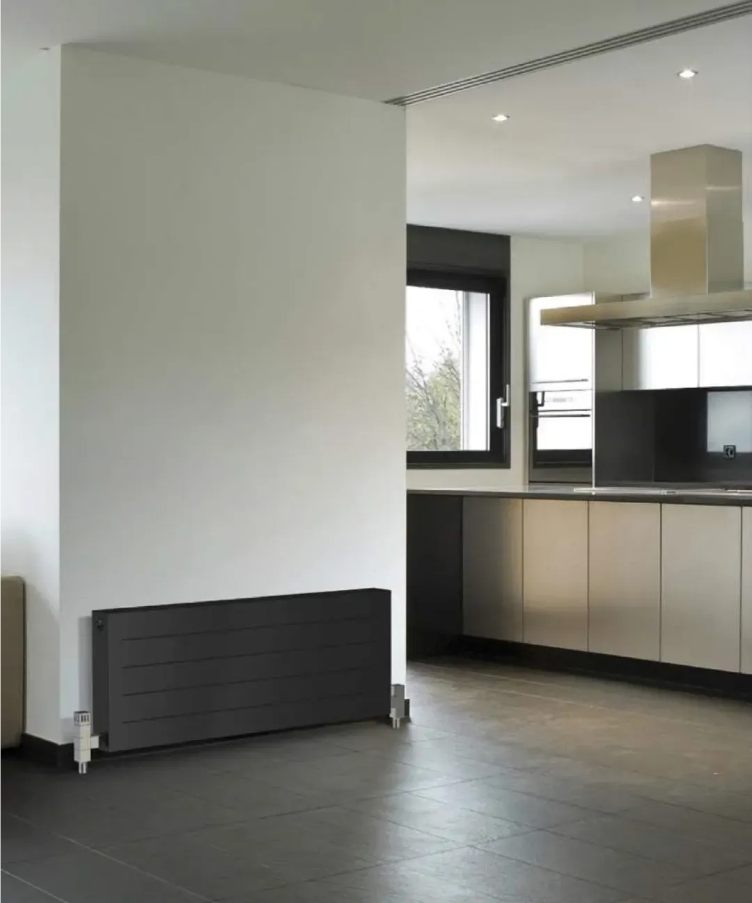 King dizajnerski radijator u prostoru pogled 2