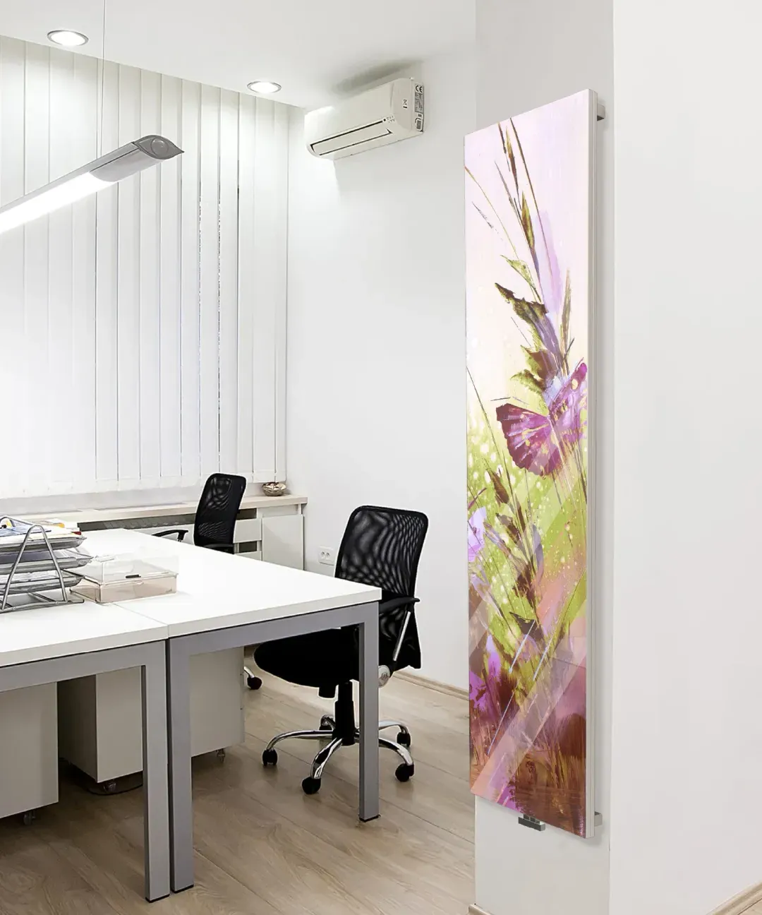 Nova Glass dizajnerski radijator u prostoru pogled 1