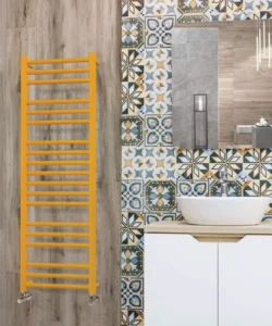 Arius dizajnerski radijator sušač za kupatilo u modernom kupatilu.